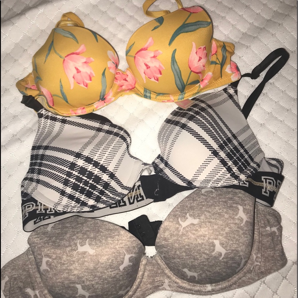 1 Victoria’s Secret pink lightly liner bra